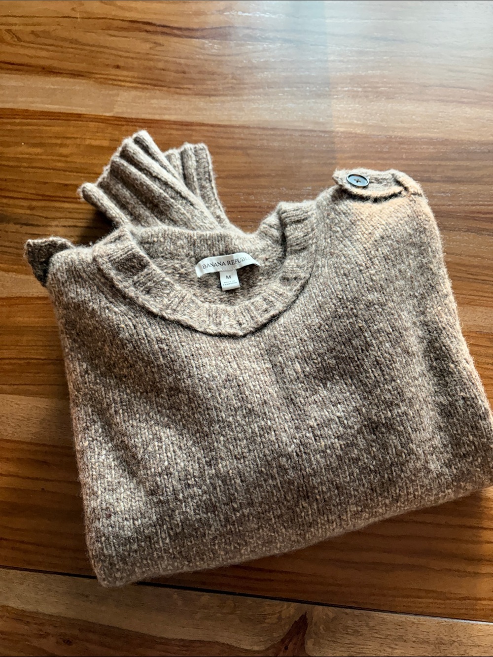 Banana Republic Women's Camel Crewneck Sweater with Shoulder Button size Medium